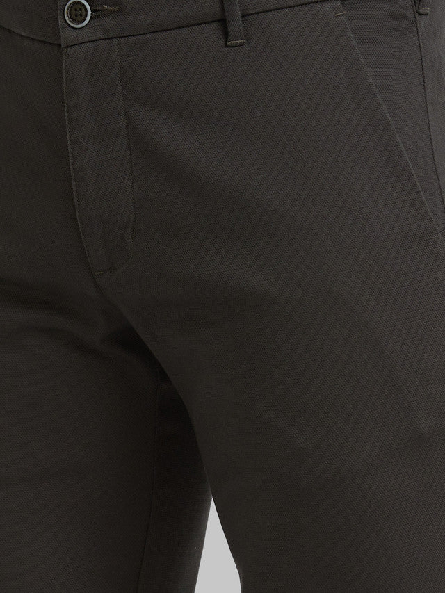 Parx Green Solid Low Rise Tapered Fit Cotton Blend Trouser
